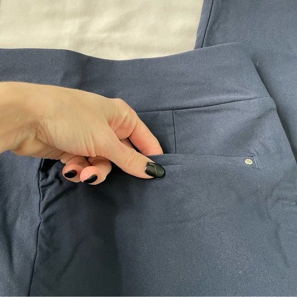 PGA TOUR Women's Pull-on Golf Pant with Tummy Control Medium Navy - Picture 8 of 10